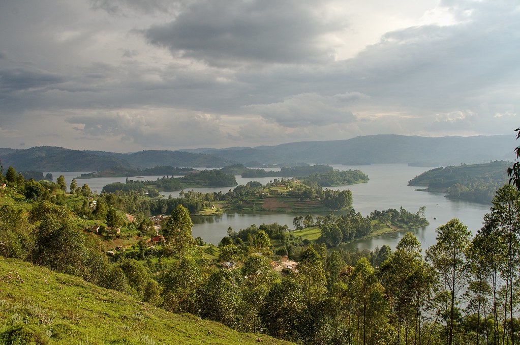 Day 3: Day 3: Transfer to Lake Bunyonyi & Relaxing Boat Exploration