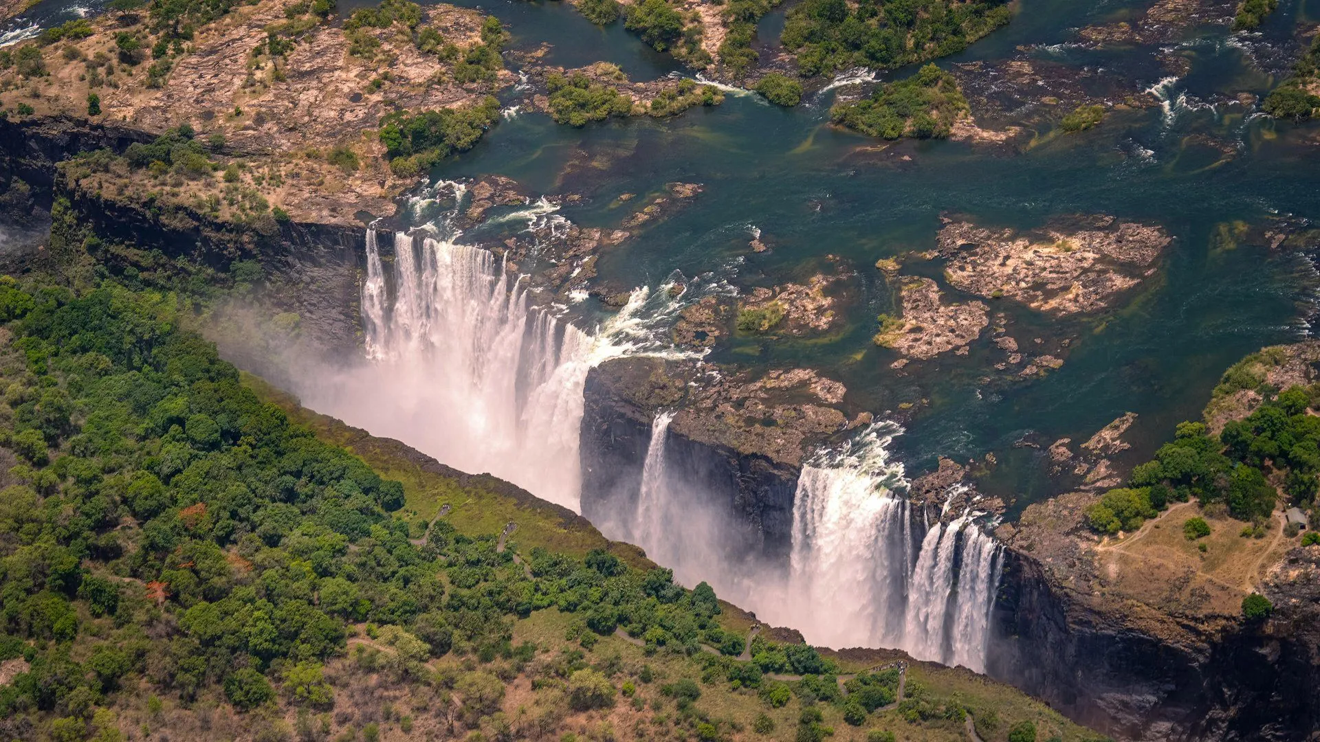 Ultimate Zimbabwe Safaris Guide (2026): Packages, Prices, Victoria Falls, Wildlife & Best Time to Visit